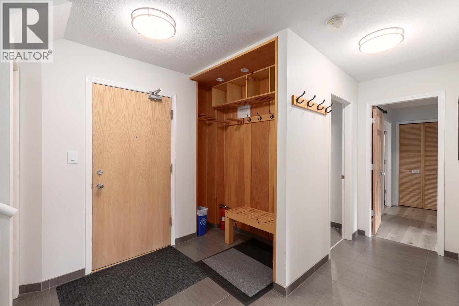 325 3309 Ptarmigan Place, Whistler, British Columbia  V8E 0V6 - Photo 2 - R3097143