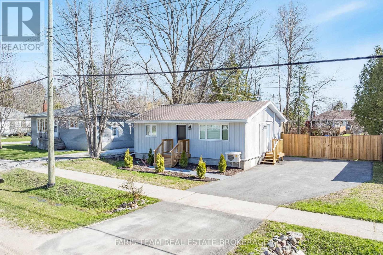 655 FOURTH AVENUE, Tay, Ontario