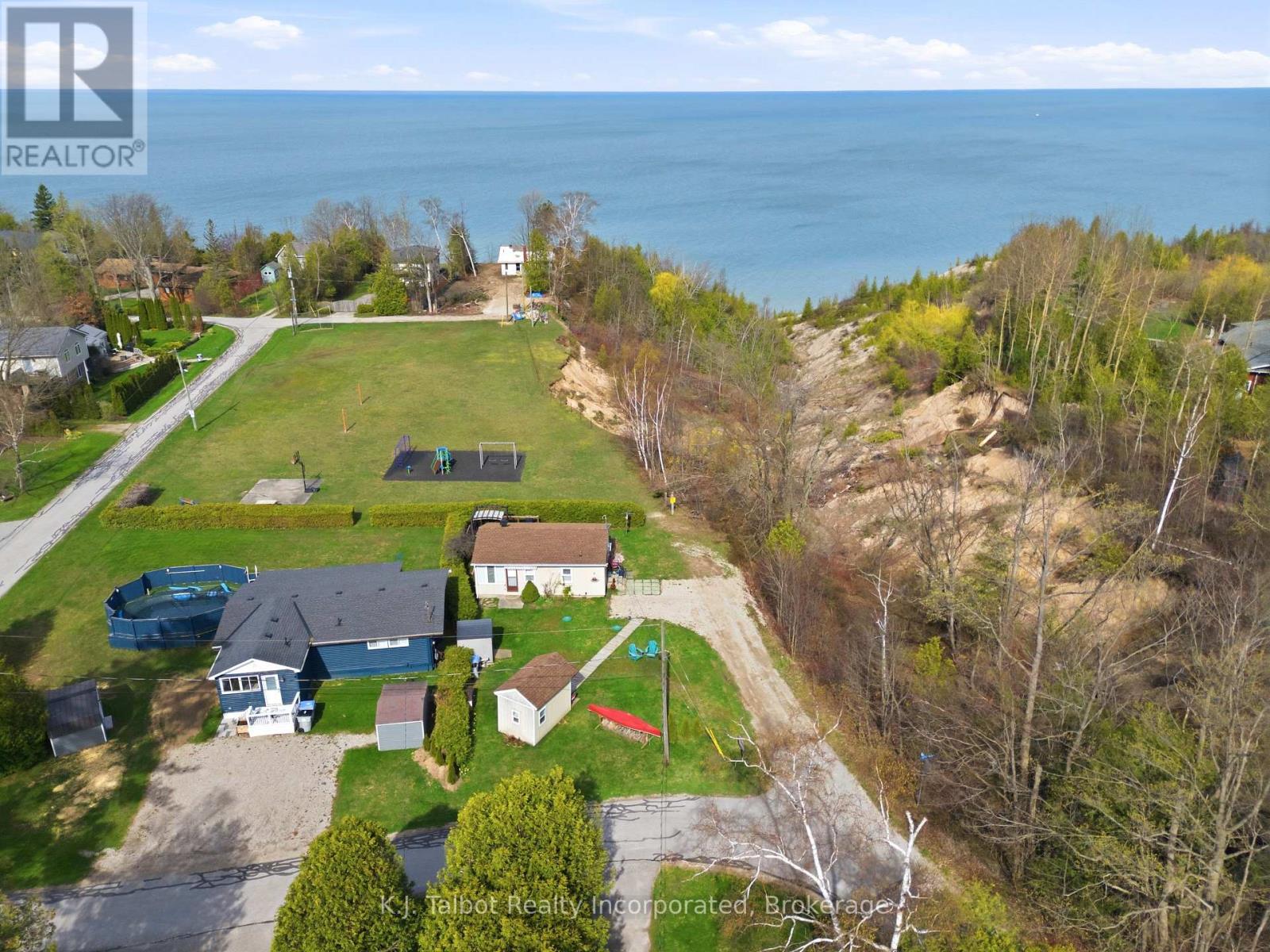 9 Ravine Park Road N, Central Huron, Ontario  N7A 3X8 - Photo 1 - X12883578