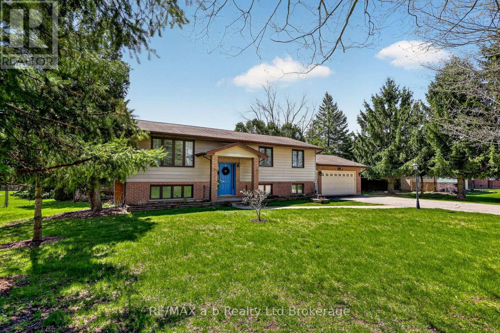 2487 Mossley Drive, Thames Centre, Ontario  N0L 1V0 - Photo 2 - X13053382