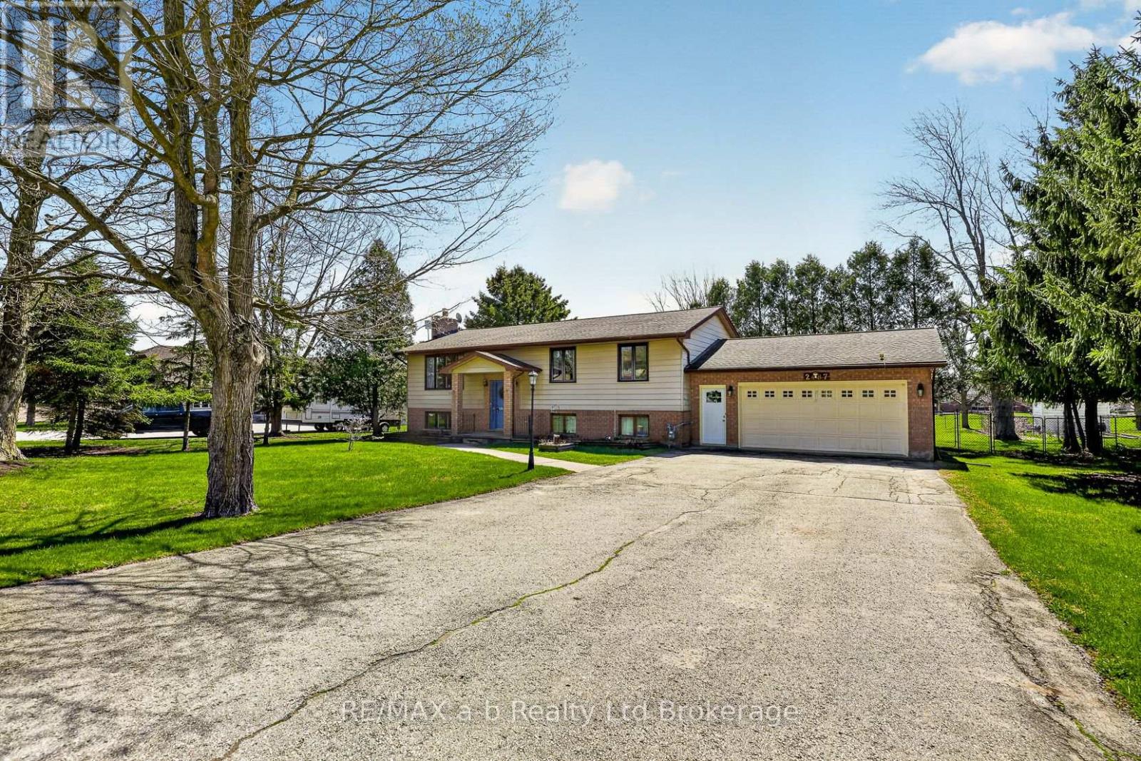 2487 Mossley Drive, Thames Centre, Ontario  N0L 1V0 - Photo 4 - X13053382