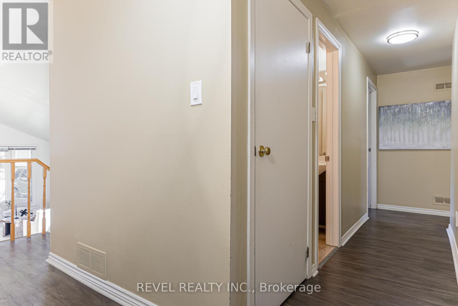 4 Oakley Boulevard, Toronto, Ontario  M1P 3P2 - Photo 11 - E13053334