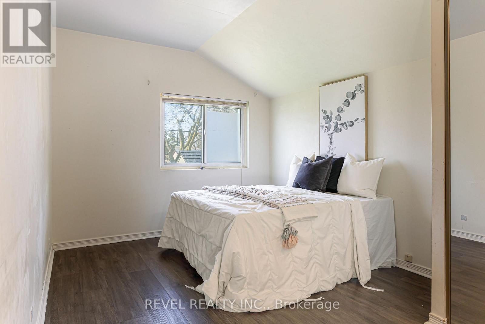 4 Oakley Boulevard, Toronto, Ontario  M1P 3P2 - Photo 14 - E13053334