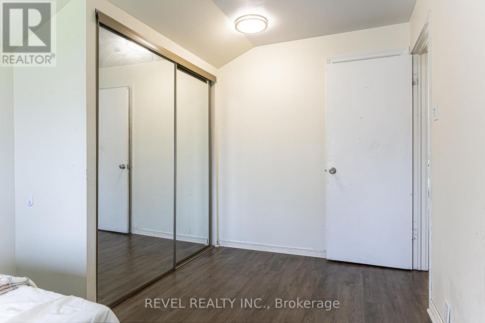 4 Oakley Boulevard, Toronto, Ontario  M1P 3P2 - Photo 15 - E13053334