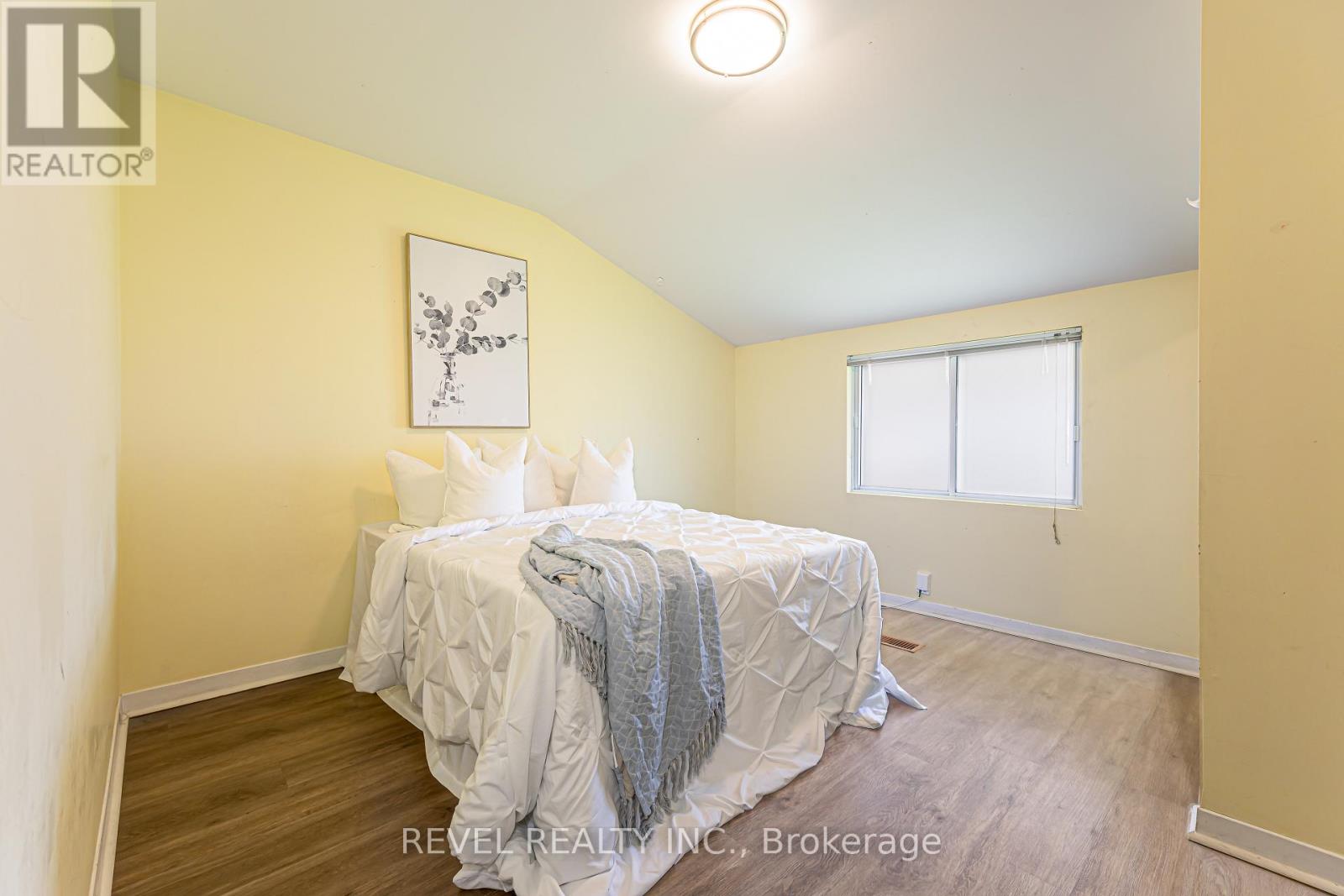 4 Oakley Boulevard, Toronto, Ontario  M1P 3P2 - Photo 17 - E13053334