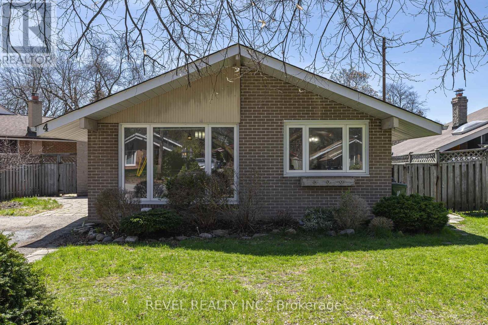 4 Oakley Boulevard, Toronto, Ontario  M1P 3P2 - Photo 27 - E13053334