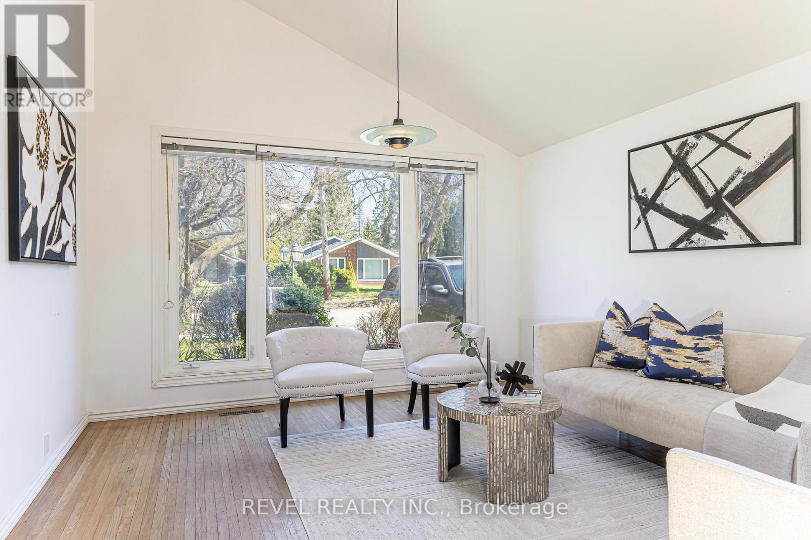 4 Oakley Boulevard, Toronto, Ontario  M1P 3P2 - Photo 3 - E13053334