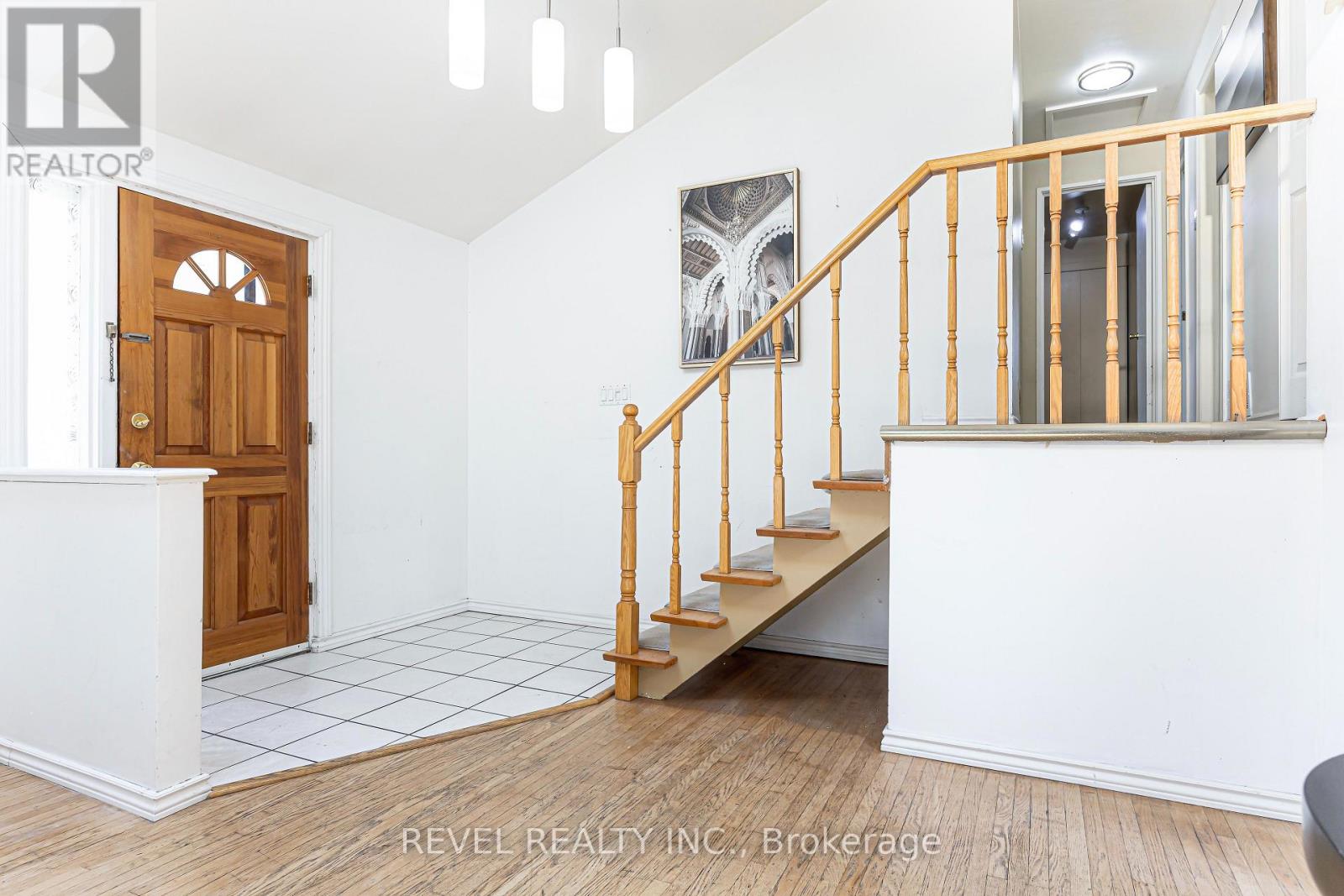 4 Oakley Boulevard, Toronto, Ontario  M1P 3P2 - Photo 4 - E13053334