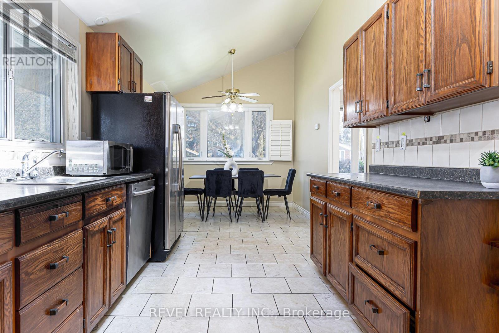 4 Oakley Boulevard, Toronto, Ontario  M1P 3P2 - Photo 8 - E13053334