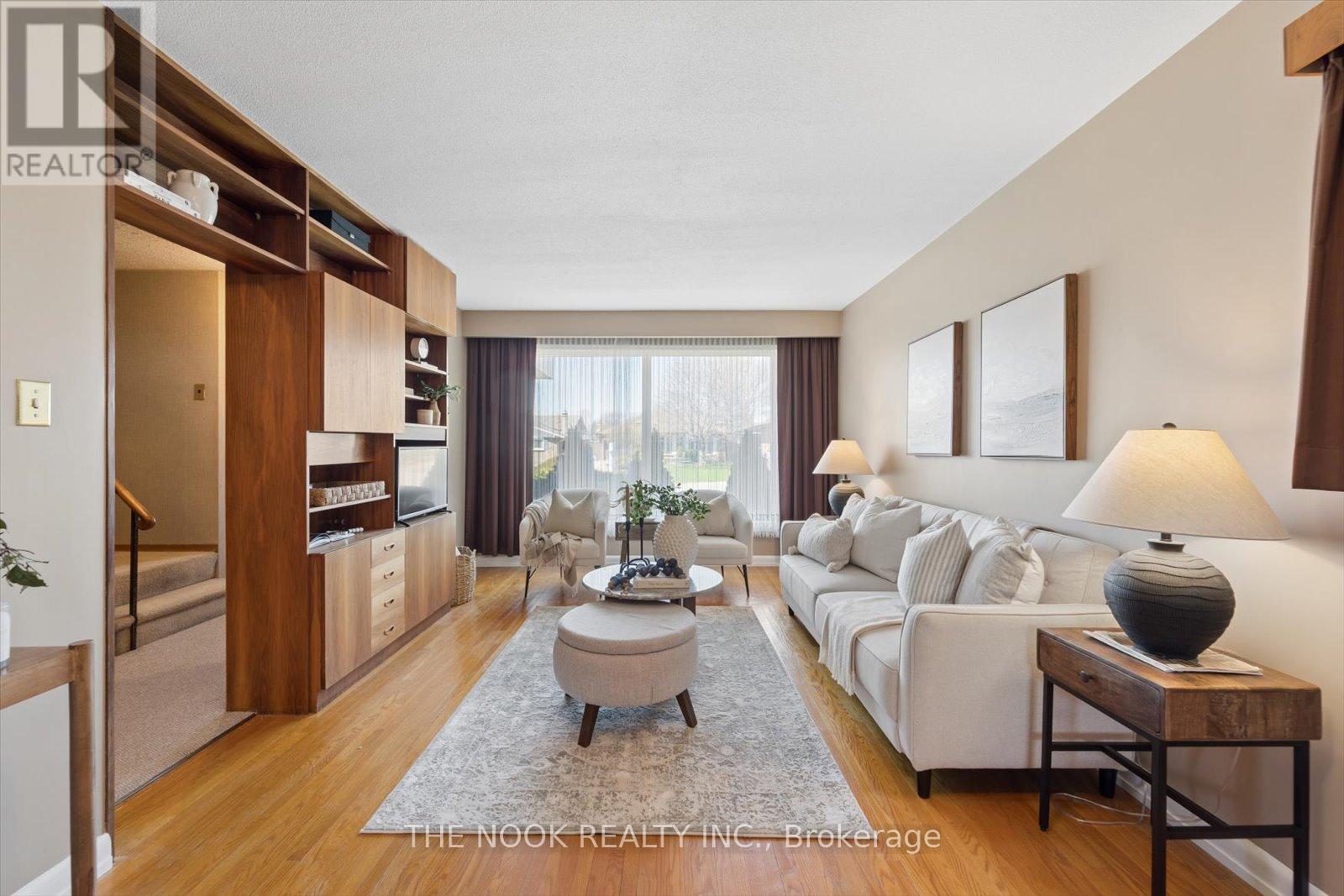 645 Annapolis Avenue, Oshawa, Ontario  L1J 2Z3 - Photo 2 - E13053482