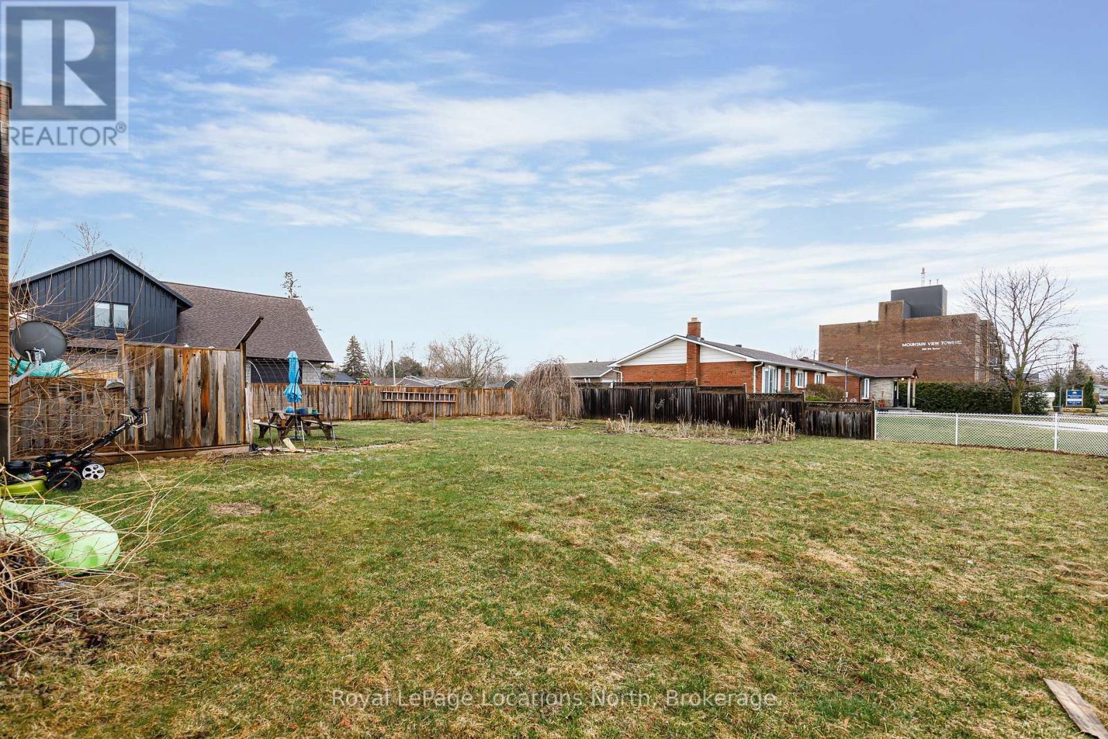 594 Oak Street, Collingwood, Ontario  L9Y 2Z1 - Photo 3 - S13053282