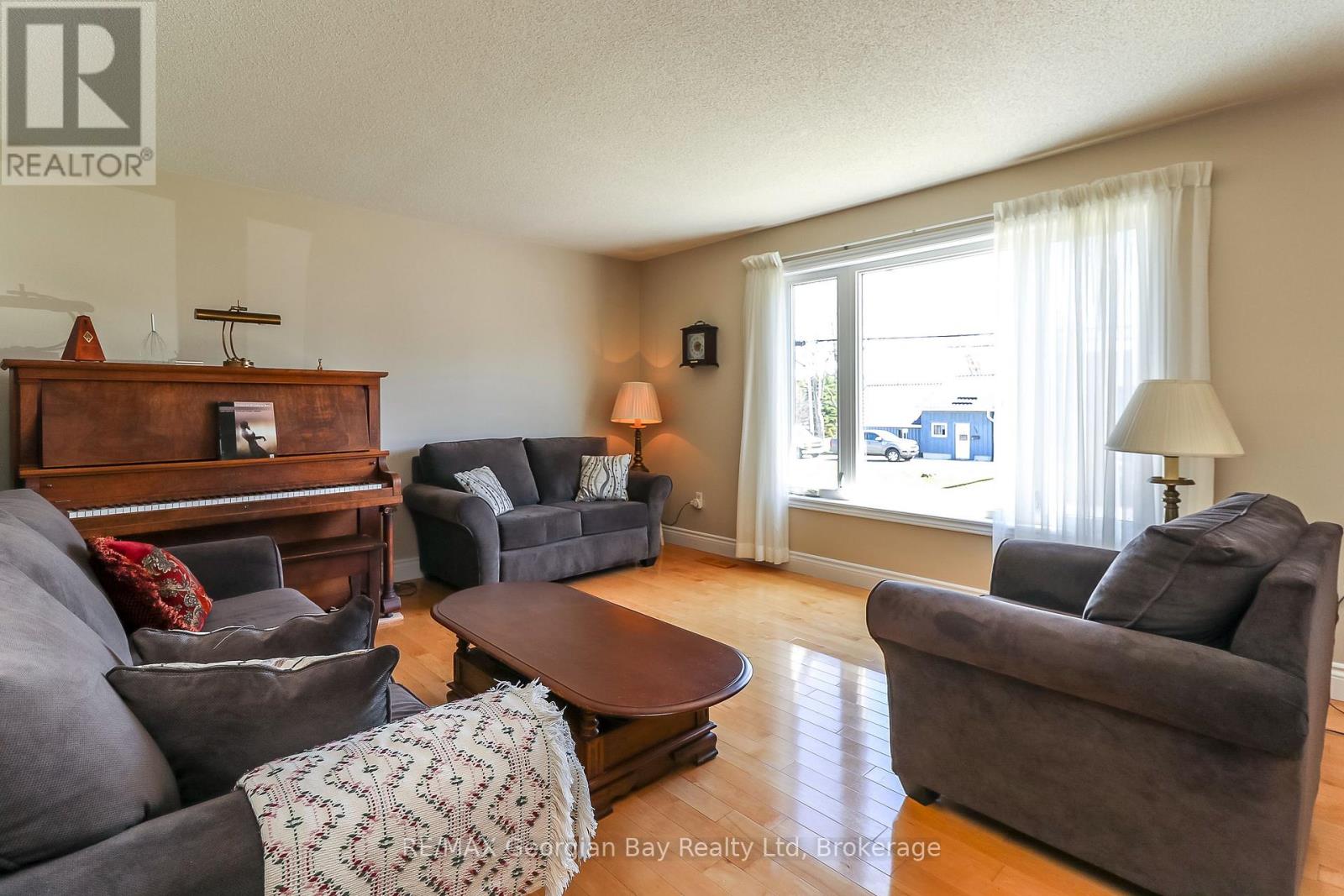 8 John Dillingno Street, Tay, Ontario  L0K 2A0 - Photo 6 - S13053318