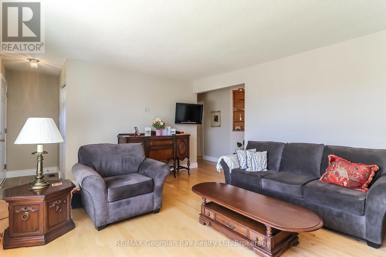 8 John Dillingno Street, Tay, Ontario  L0K 2A0 - Photo 7 - S13053318