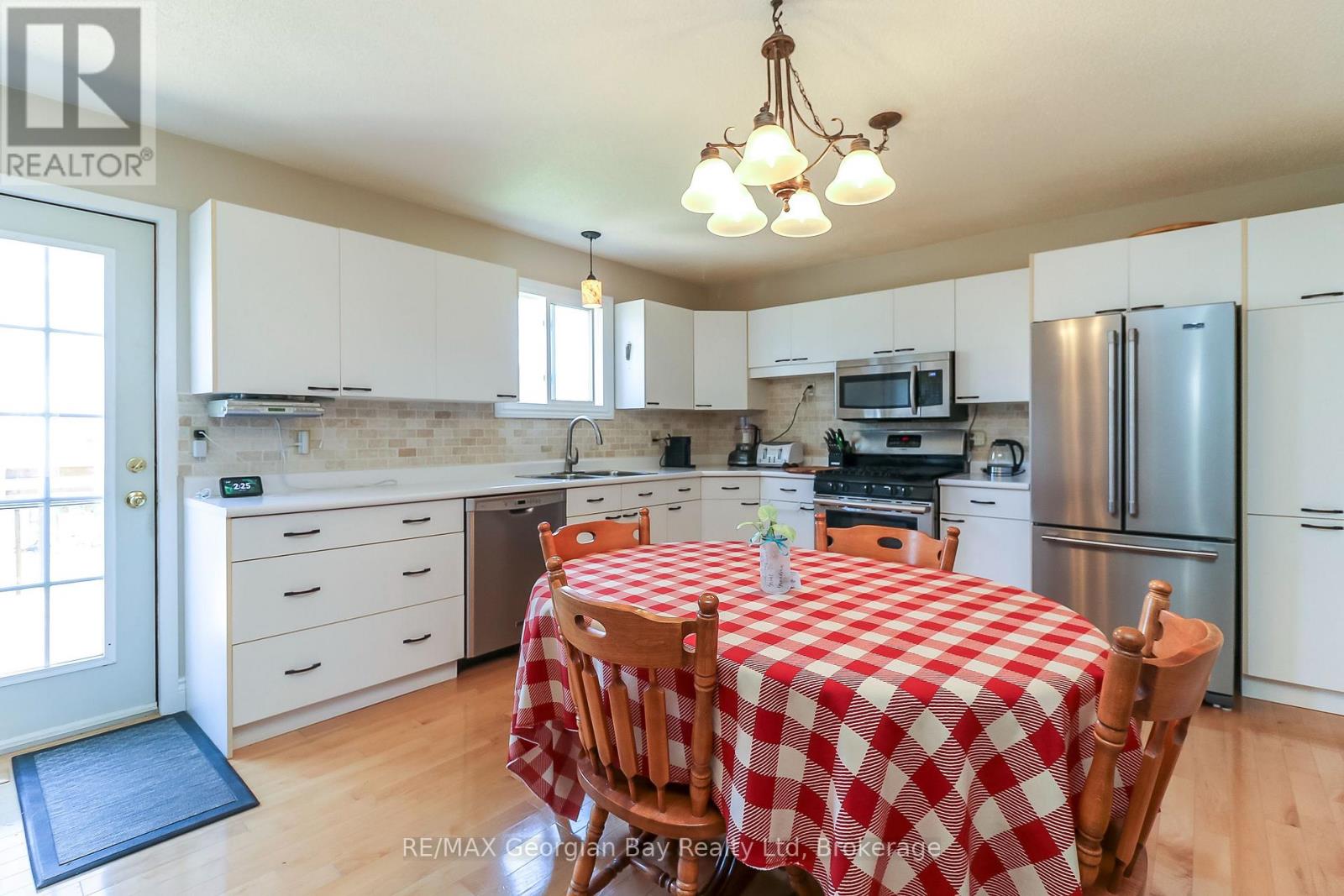 8 John Dillingno Street, Tay, Ontario  L0K 2A0 - Photo 8 - S13053318