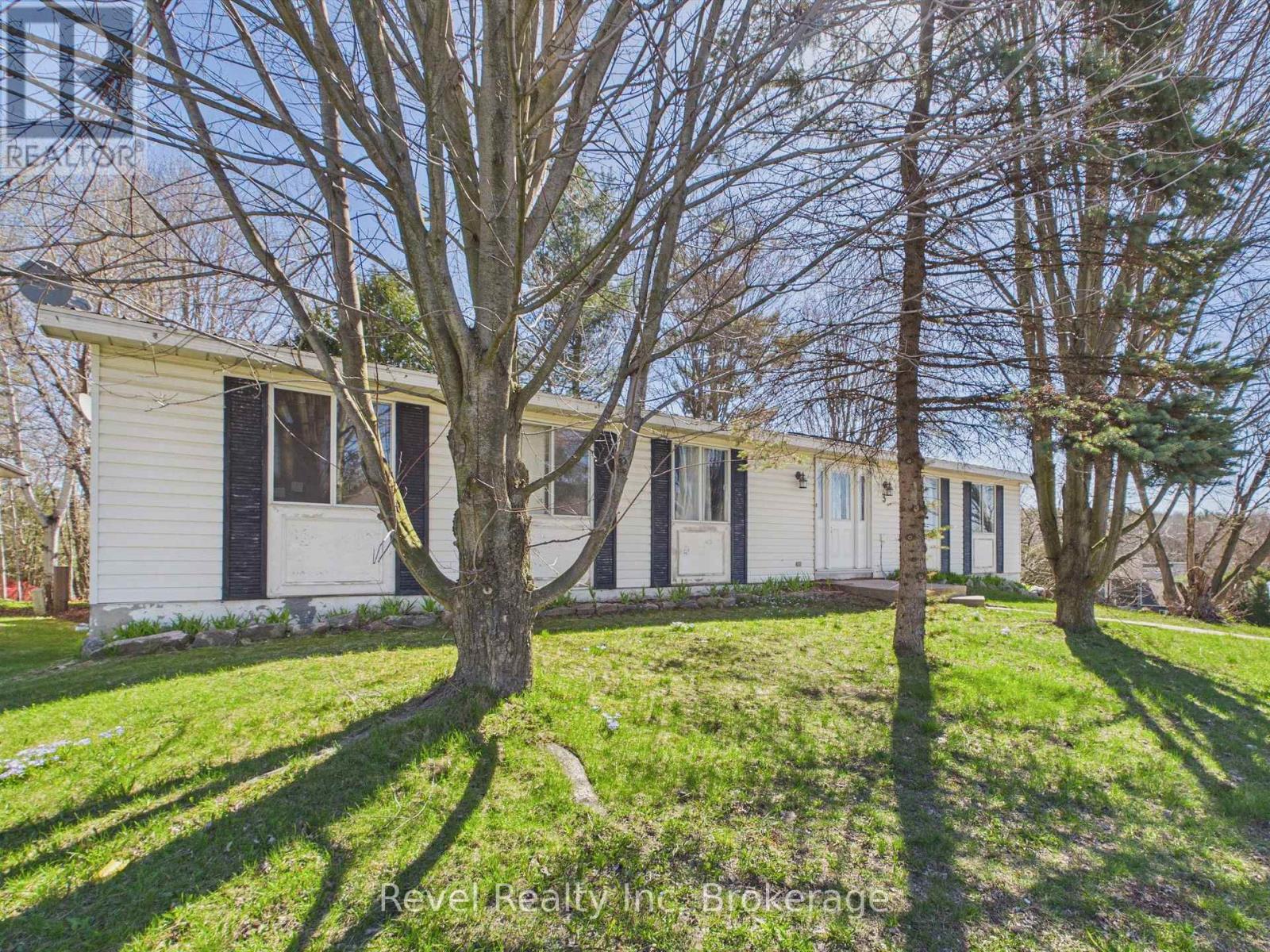 3 Wellington Street, Bracebridge, Ontario  P1L 1E8 - Photo 2 - X13053256