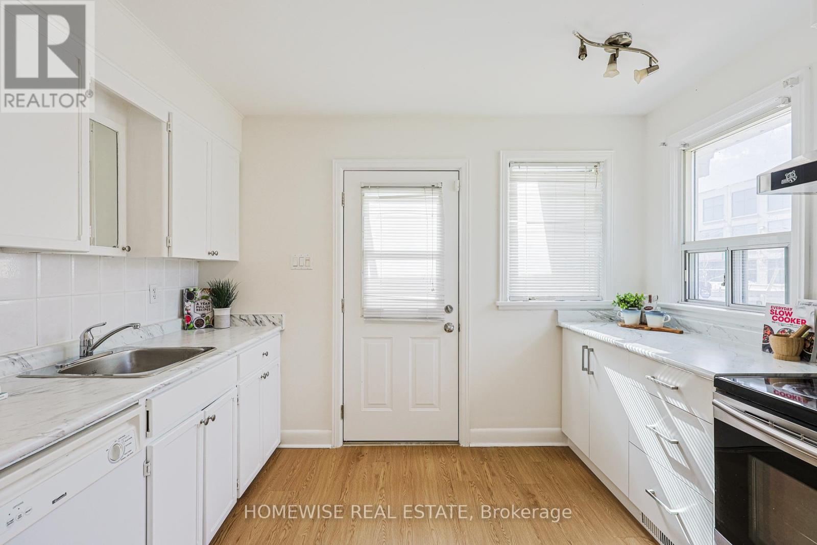 159 Alfred Avenue, Toronto, Ontario  M2N 3J3 - Photo 4 - C13053366