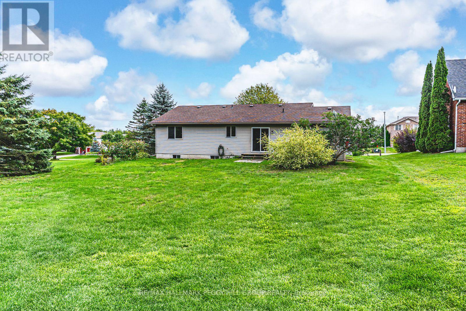 55 Marlow Circle, Springwater, Ontario  L0L 1V0 - Photo 10 - S12882086