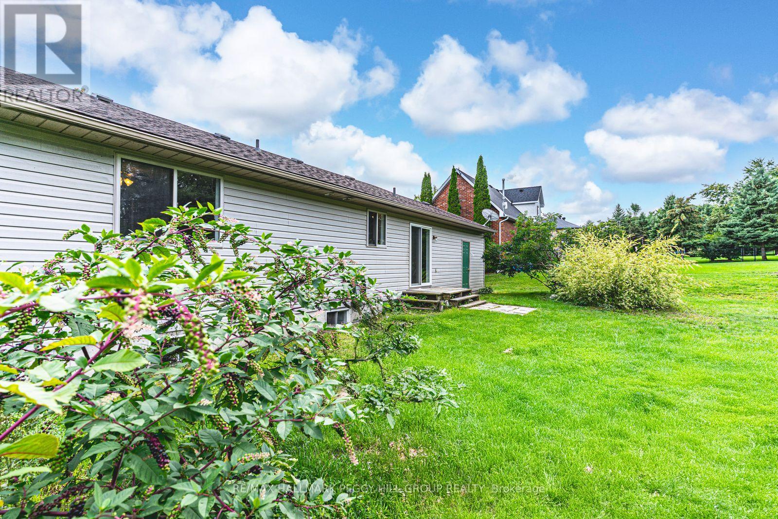 55 Marlow Circle, Springwater, Ontario  L0L 1V0 - Photo 9 - S12882086