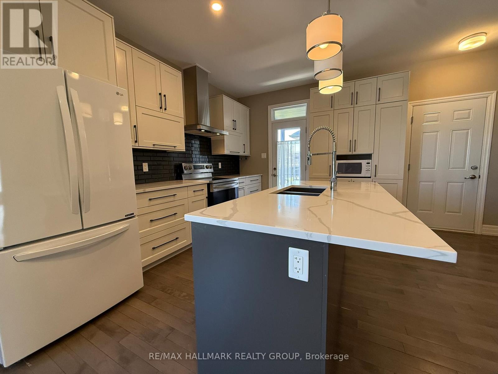 23 Solara Private, Clarence-Rockland, Ontario  K4K 0K9 - Photo 6 - X12897240