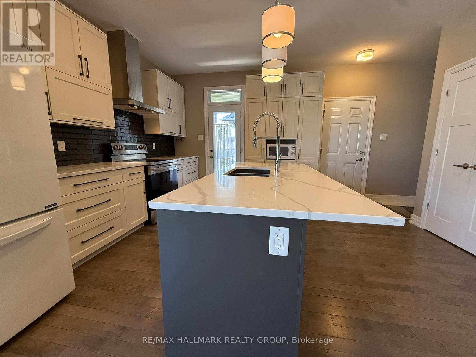23 Solara Private, Clarence-Rockland, Ontario  K4K 0K9 - Photo 5 - X12897240
