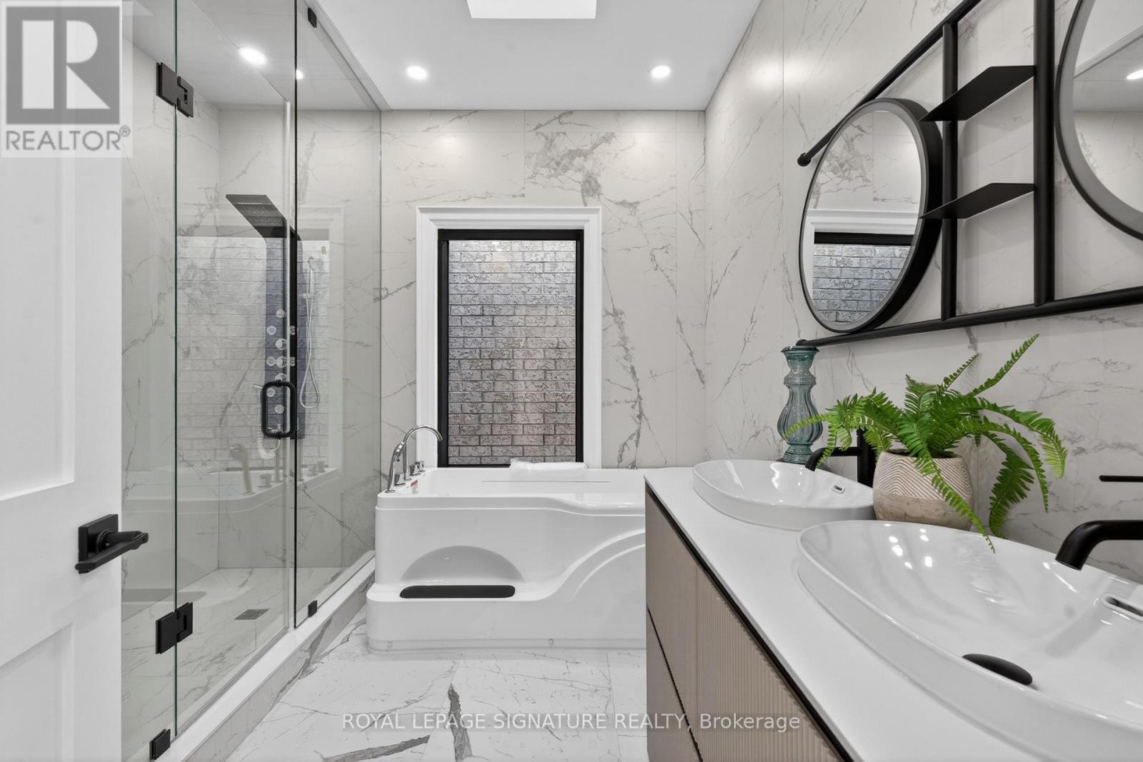 245 Ferris Road, Toronto, Ontario  M4B 1H2 - Photo 24 - E13053448