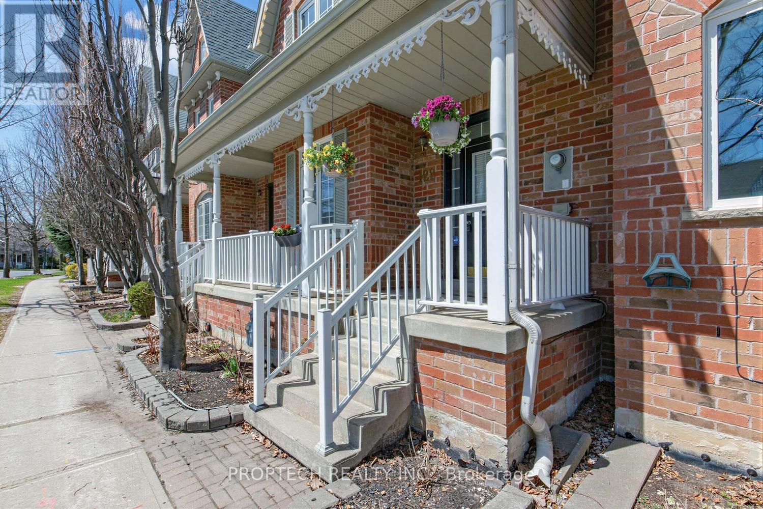 122 The Fairways, Markham (Angus Glen), Ontario  L6C 2V8 - Photo 2 - N13053242