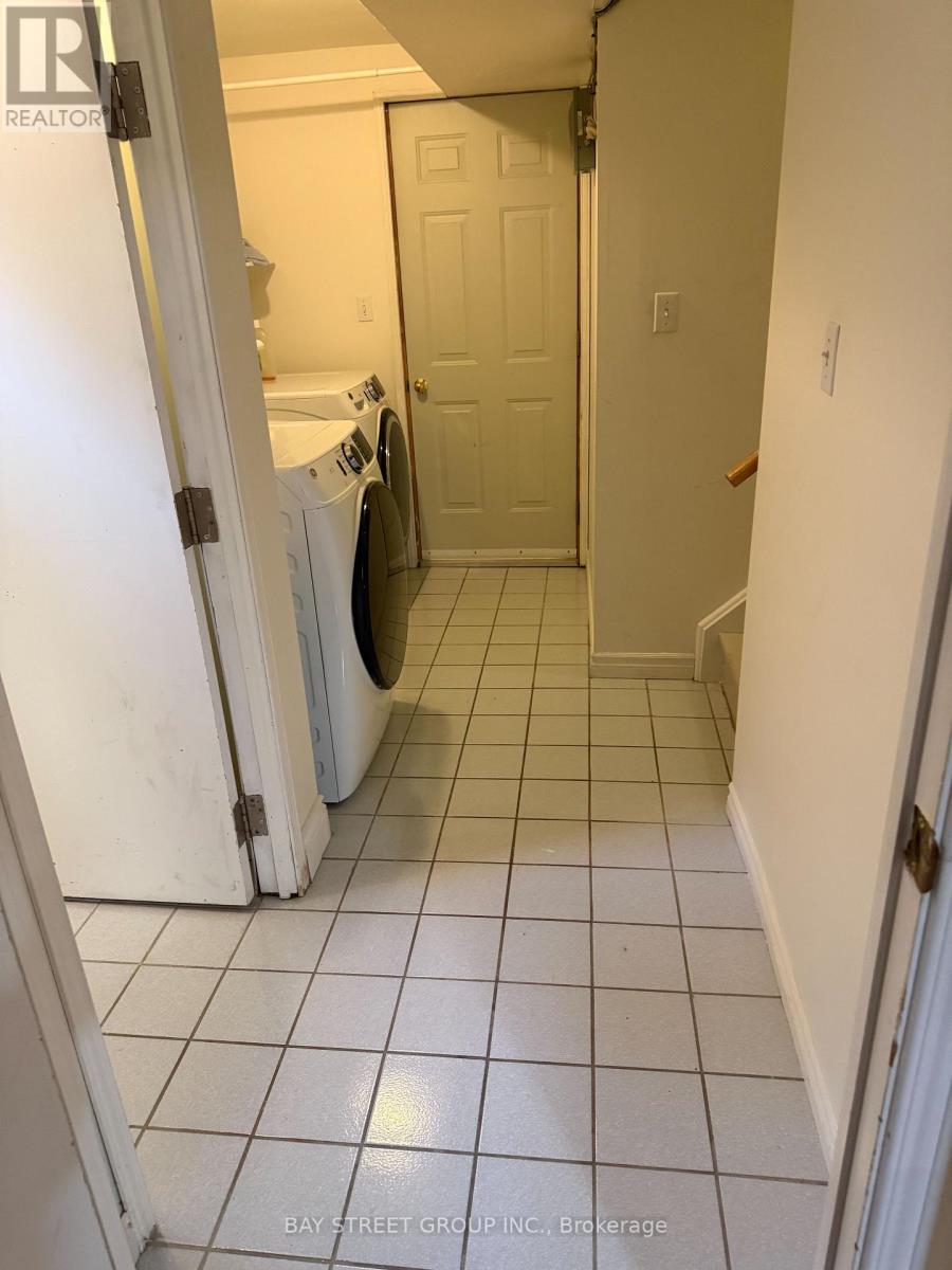 59 Hunt Avenue, Richmond Hill (Mill Pond), Ontario  L4C 4H1 - Photo 9 - N13053490