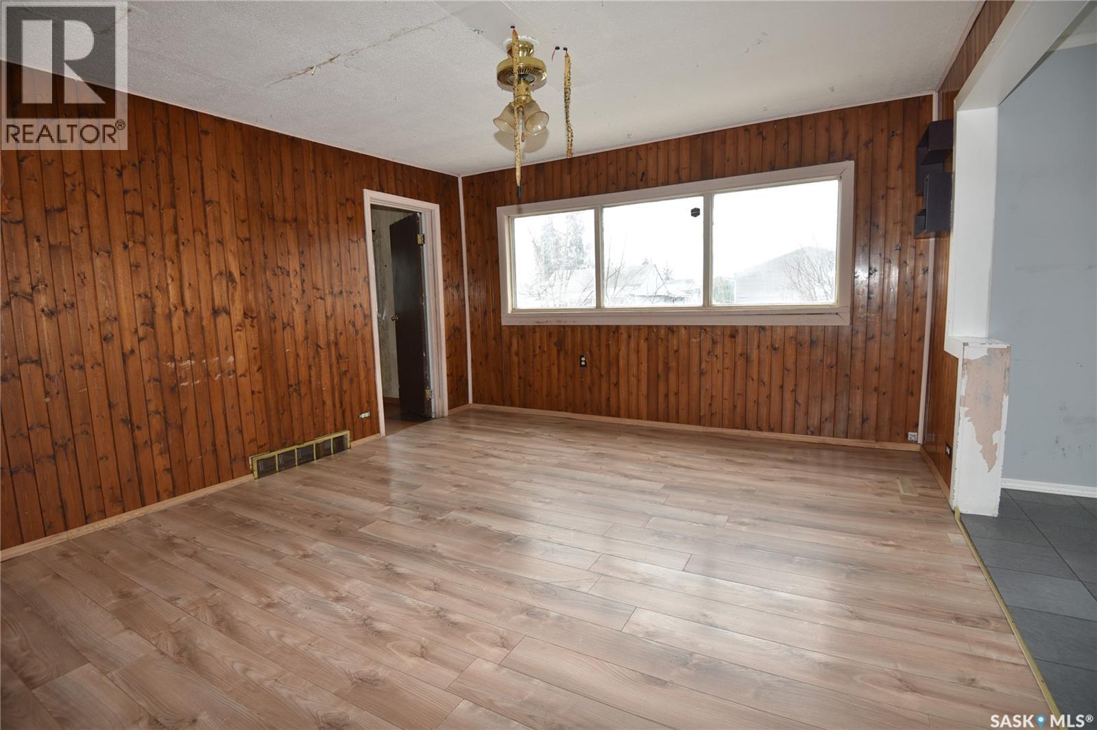 323 6th Avenue W, Nipawin, Saskatchewan  S0E 1E0 - Photo 12 - SK034143