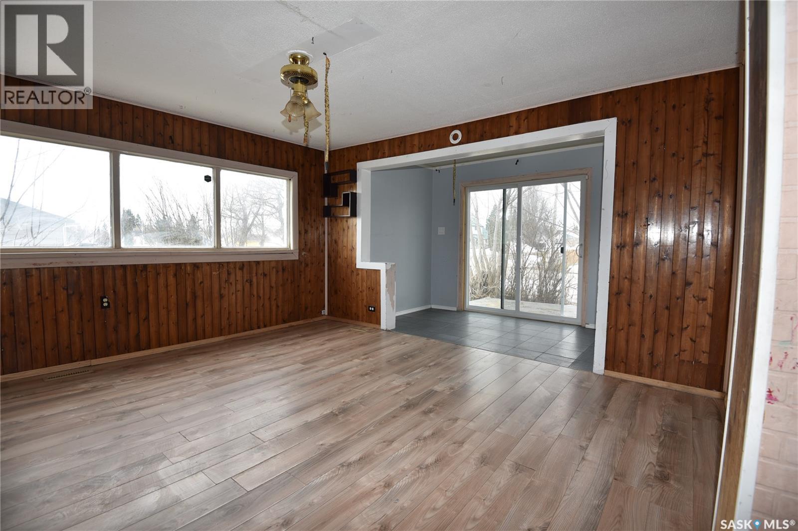 323 6th Avenue W, Nipawin, Saskatchewan  S0E 1E0 - Photo 13 - SK034143