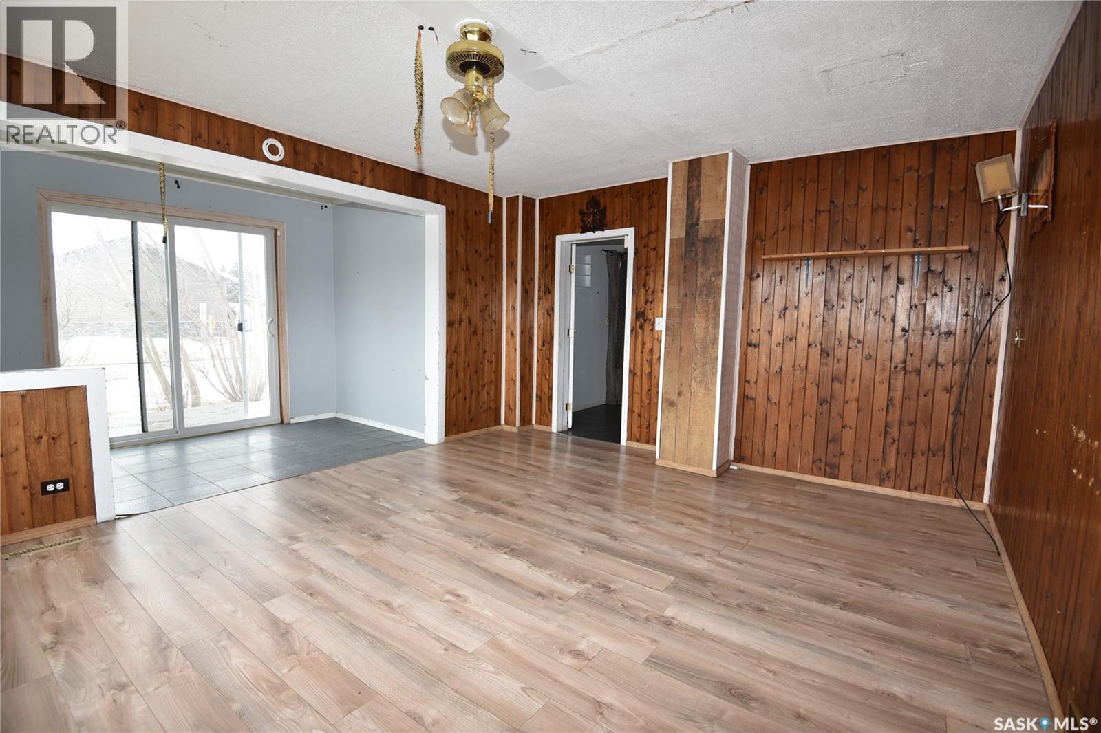 323 6th Avenue W, Nipawin, Saskatchewan  S0E 1E0 - Photo 14 - SK034143