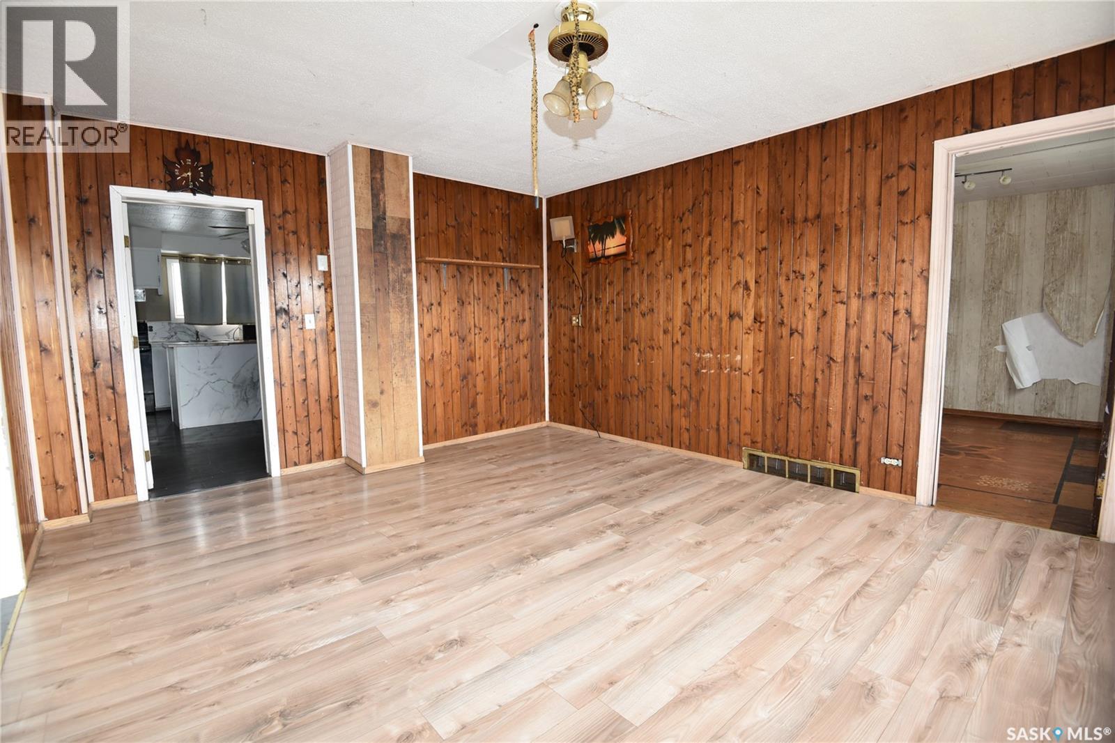 323 6th Avenue W, Nipawin, Saskatchewan  S0E 1E0 - Photo 15 - SK034143