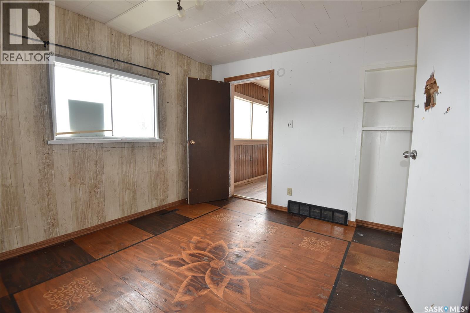 323 6th Avenue W, Nipawin, Saskatchewan  S0E 1E0 - Photo 17 - SK034143