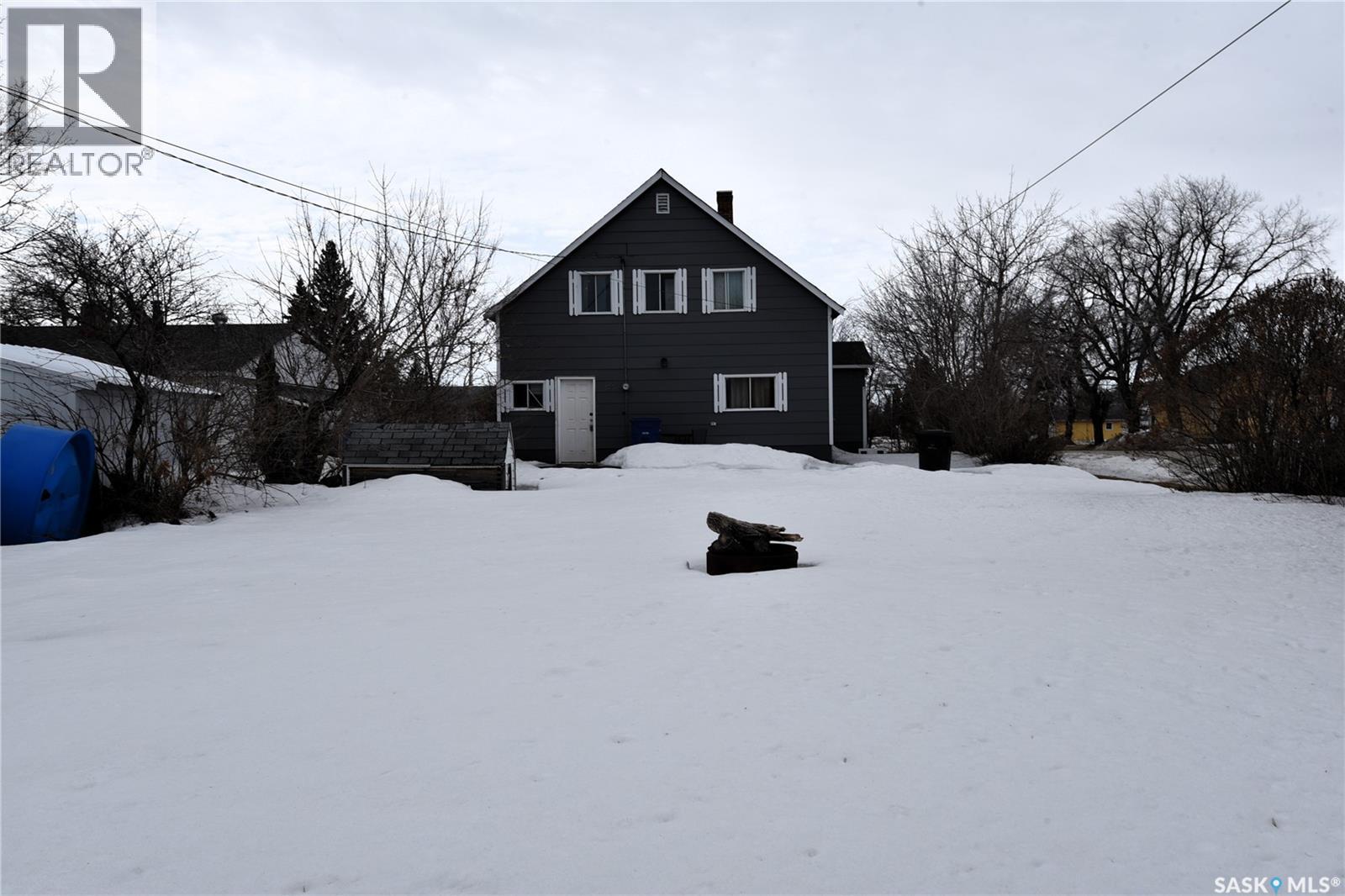 323 6th Avenue W, Nipawin, Saskatchewan  S0E 1E0 - Photo 2 - SK034143