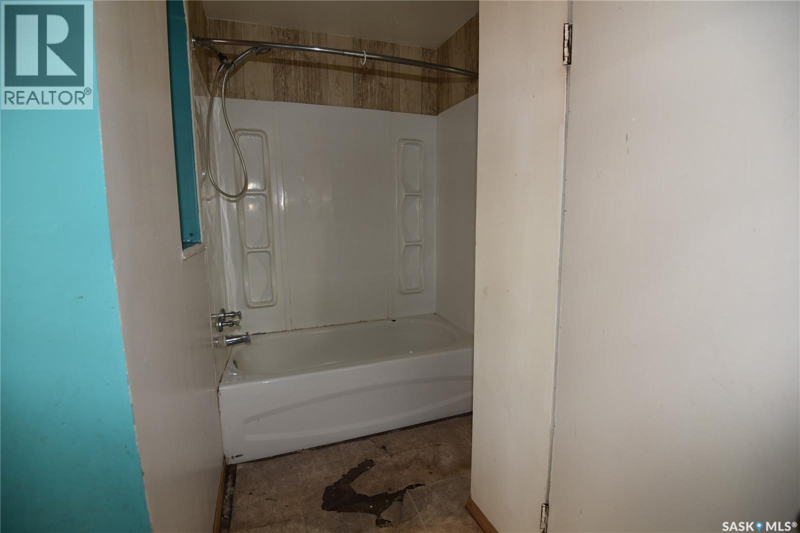 323 6th Avenue W, Nipawin, Saskatchewan  S0E 1E0 - Photo 20 - SK034143