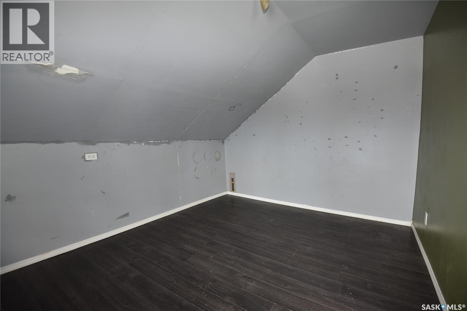 323 6th Avenue W, Nipawin, Saskatchewan  S0E 1E0 - Photo 28 - SK034143