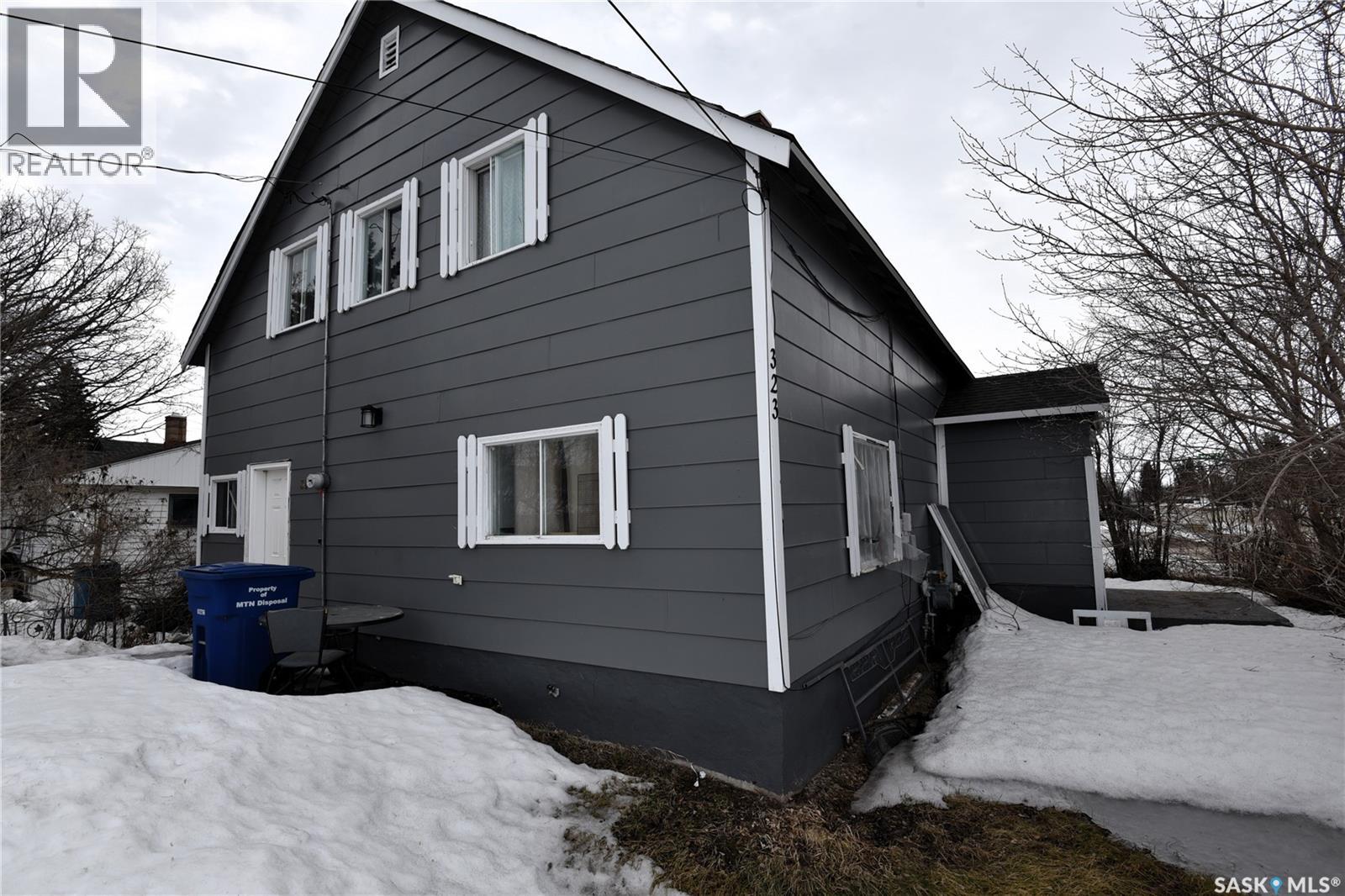 323 6th Avenue W, Nipawin, Saskatchewan  S0E 1E0 - Photo 4 - SK034143