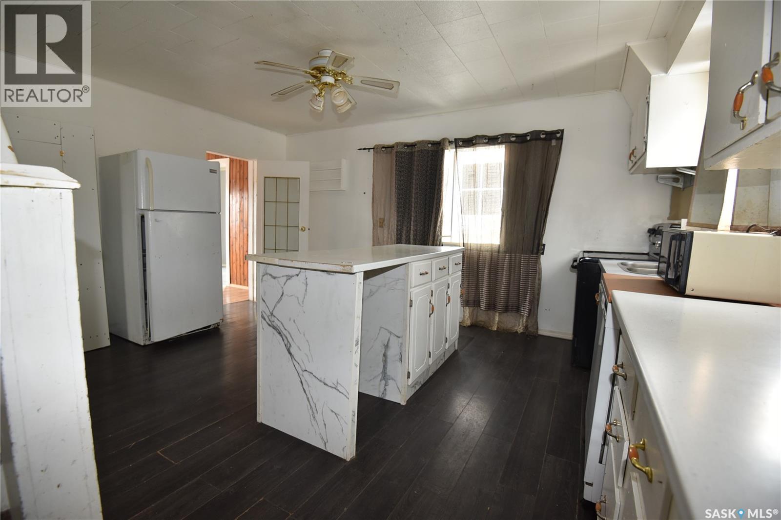 323 6th Avenue W, Nipawin, Saskatchewan  S0E 1E0 - Photo 8 - SK034143