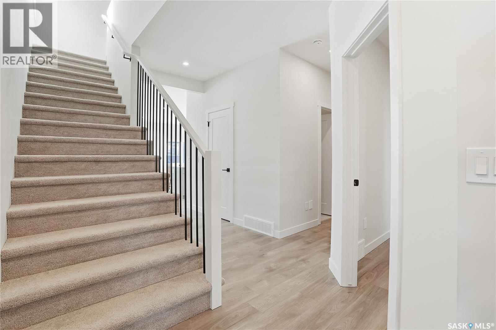 332 Katz Avenue, Saskatoon, Saskatchewan  S7V 1Y6 - Photo 3 - SK034134