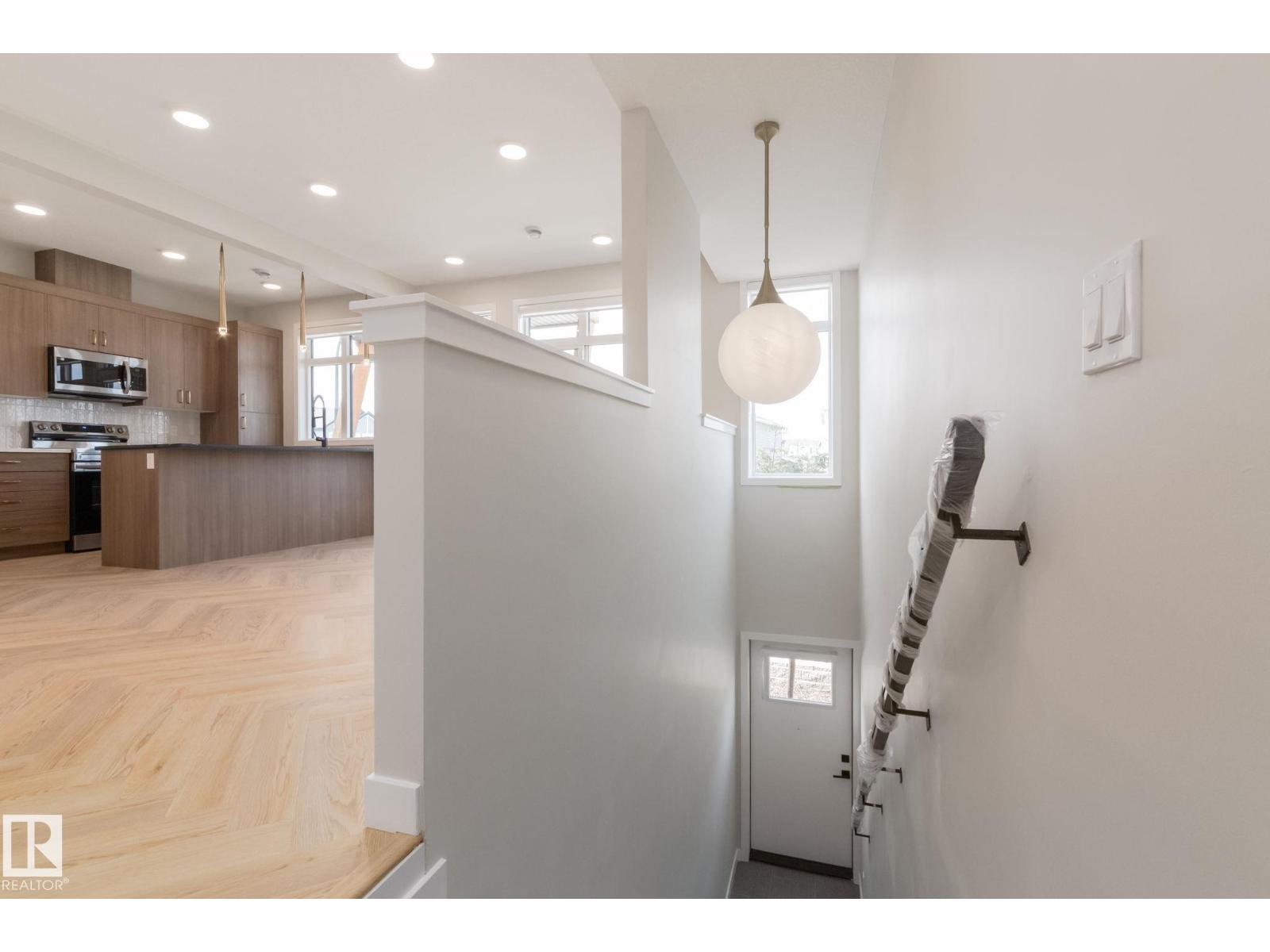 #41 16231 19 Av Sw, Edmonton, Alberta  T6W 5C6 - Photo 3 - E4484474