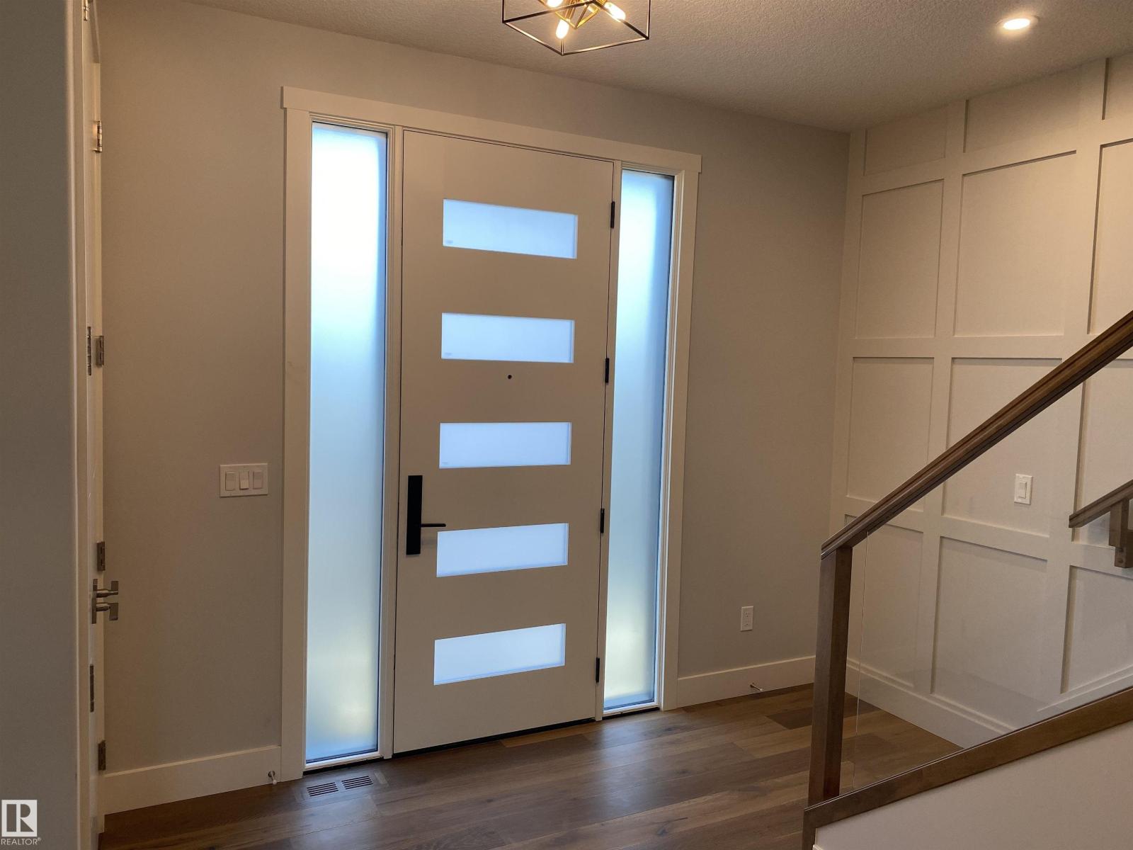 9515 75 Av Nw, Edmonton, Alberta  T6E 1H5 - Photo 3 - E4484482