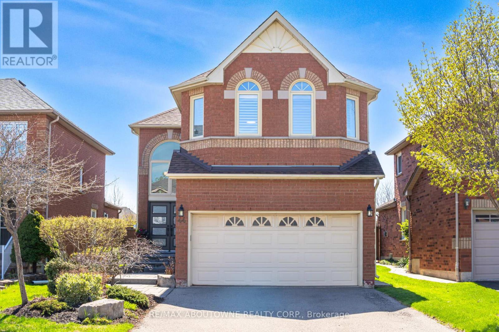 44 BANINGTON CRESCENT, Brampton, Ontario