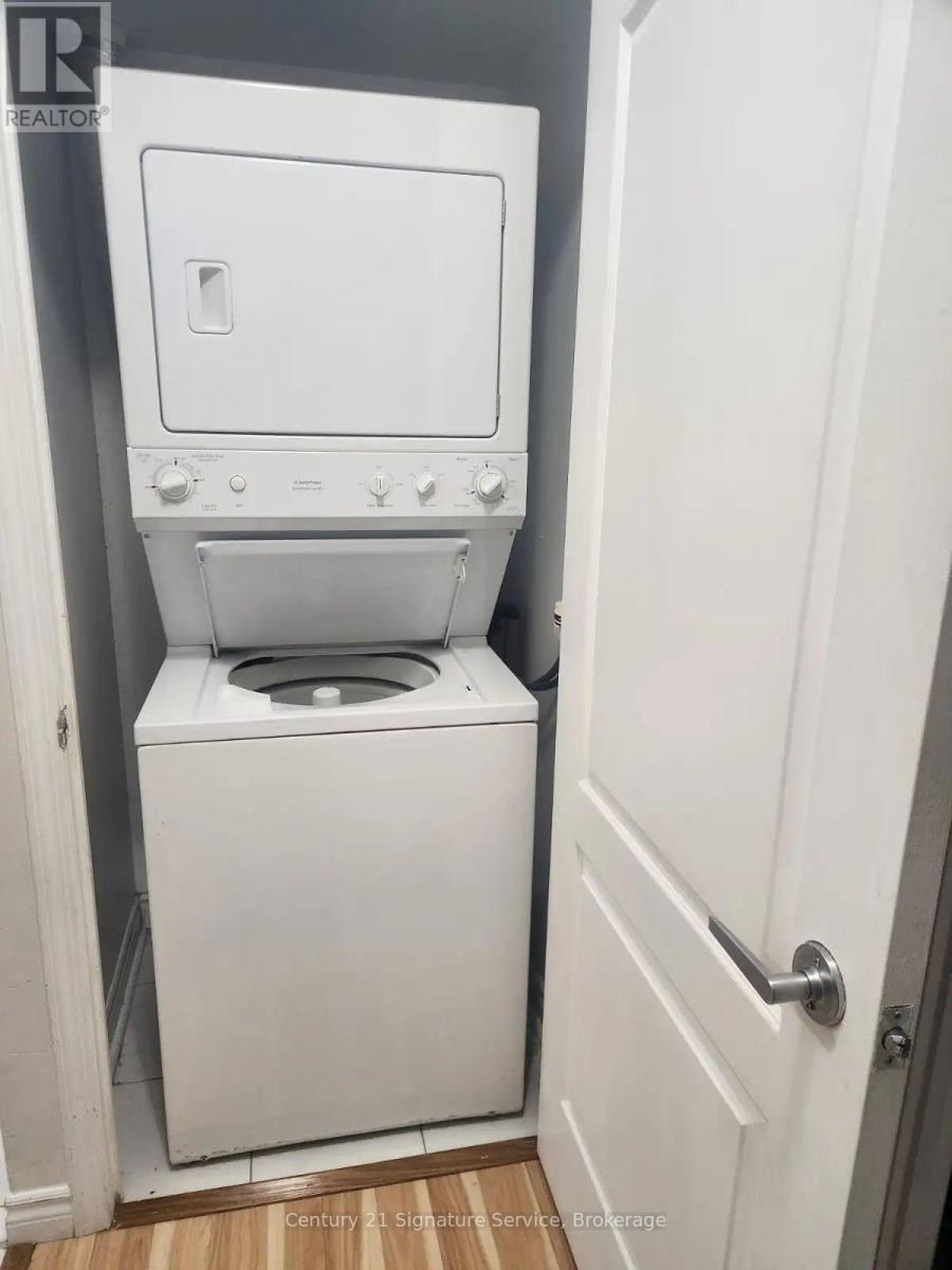 209 - 33 Elm Drive W, Mississauga, Ontario  L5B 4M2 - Photo 11 - W13053340