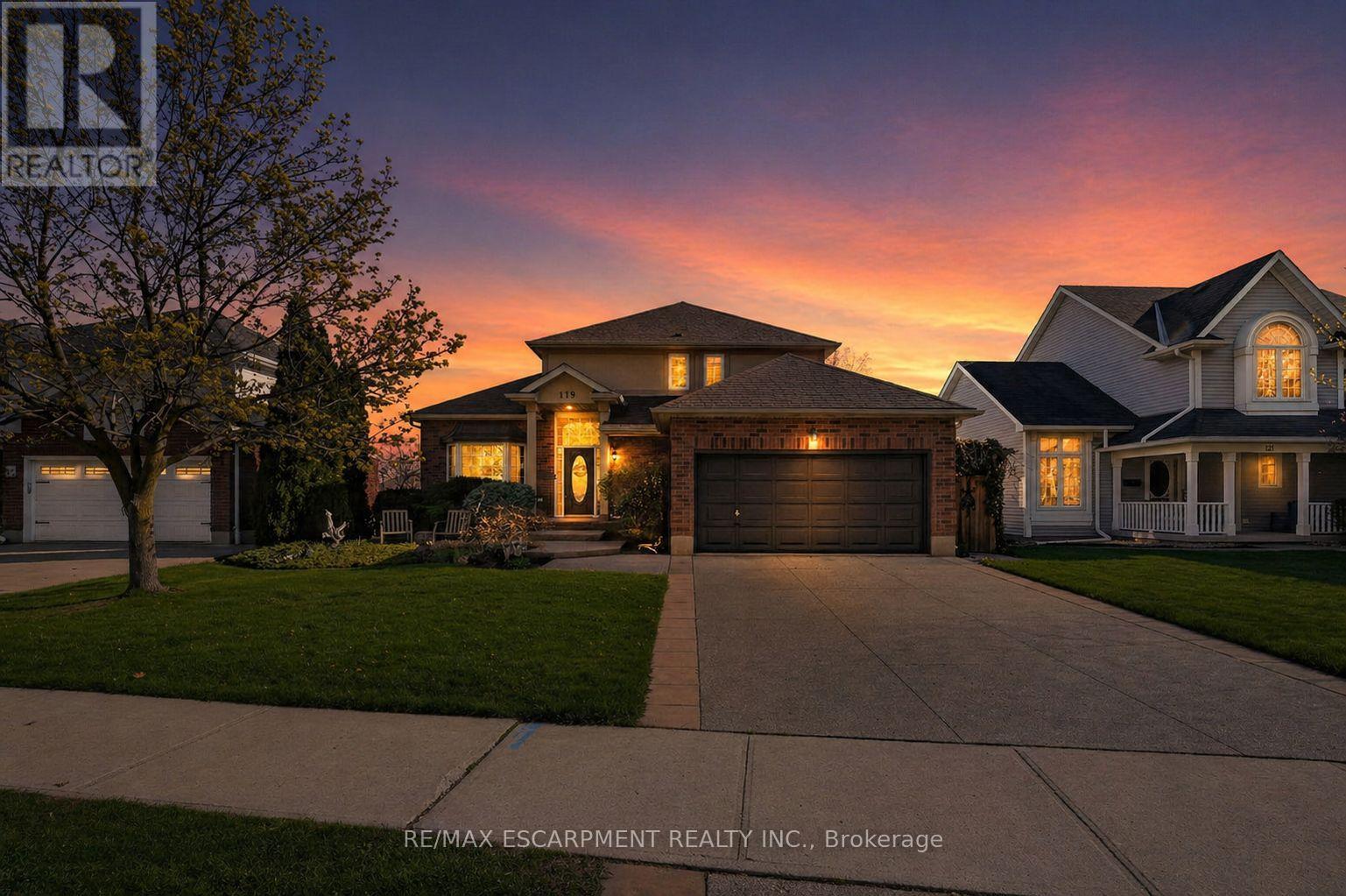 119 Dorchester Drive, Grimsby, Ontario  L3M 5H5 - Photo 2 - X12824620