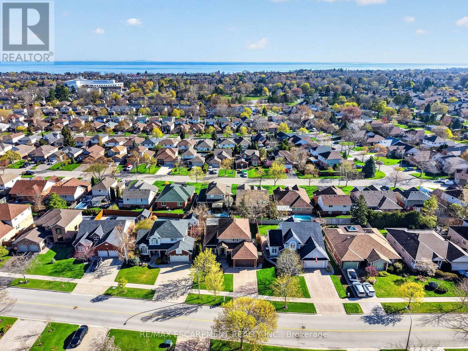 119 Dorchester Drive, Grimsby, Ontario  L3M 5H5 - Photo 4 - X12824620