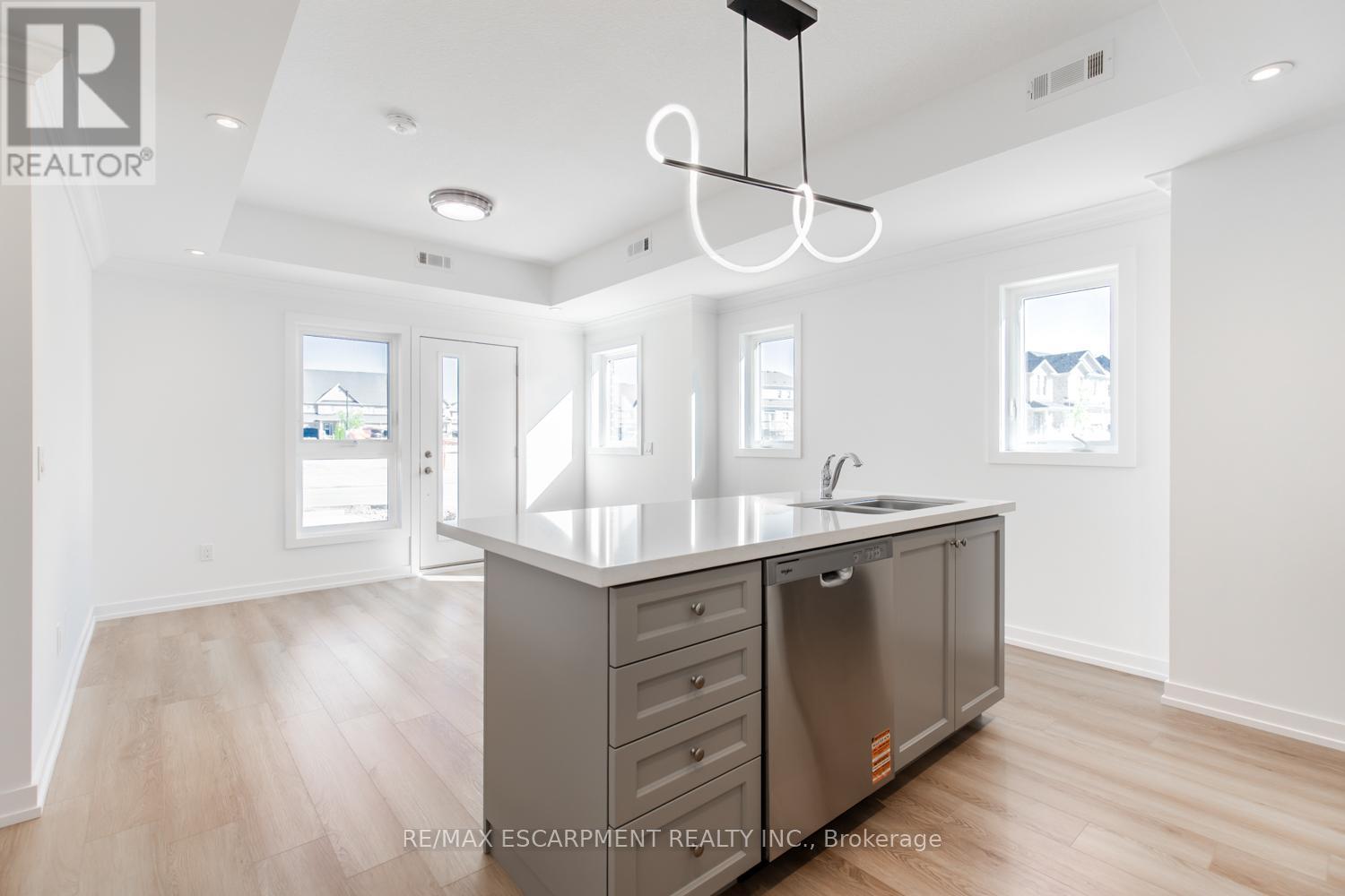 64 Kenesky Drive, Hamilton, Ontario  L8B 2A9 - Photo 10 - X13053434