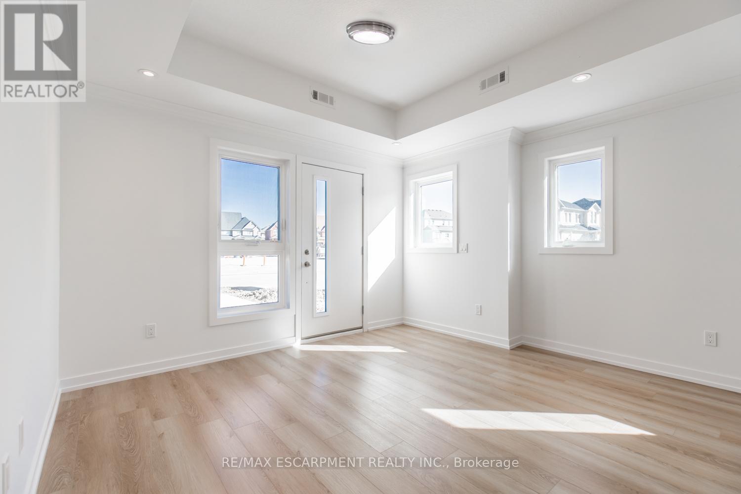 64 Kenesky Drive, Hamilton, Ontario  L8B 2A9 - Photo 4 - X13053434