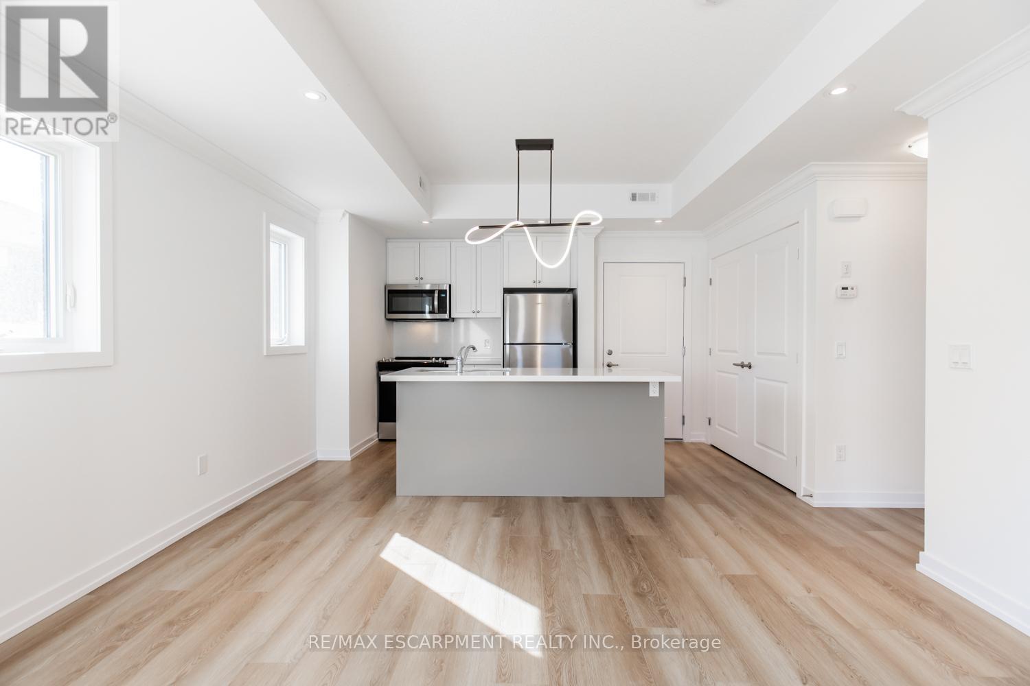 64 Kenesky Drive, Hamilton, Ontario  L8B 2A9 - Photo 6 - X13053434