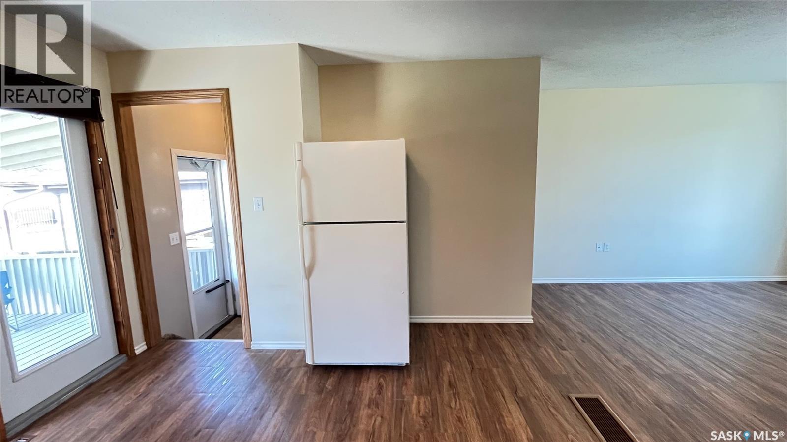 117 Herbert Street, Maple Creek, Saskatchewan  S0N 1N0 - Photo 14 - SK033709