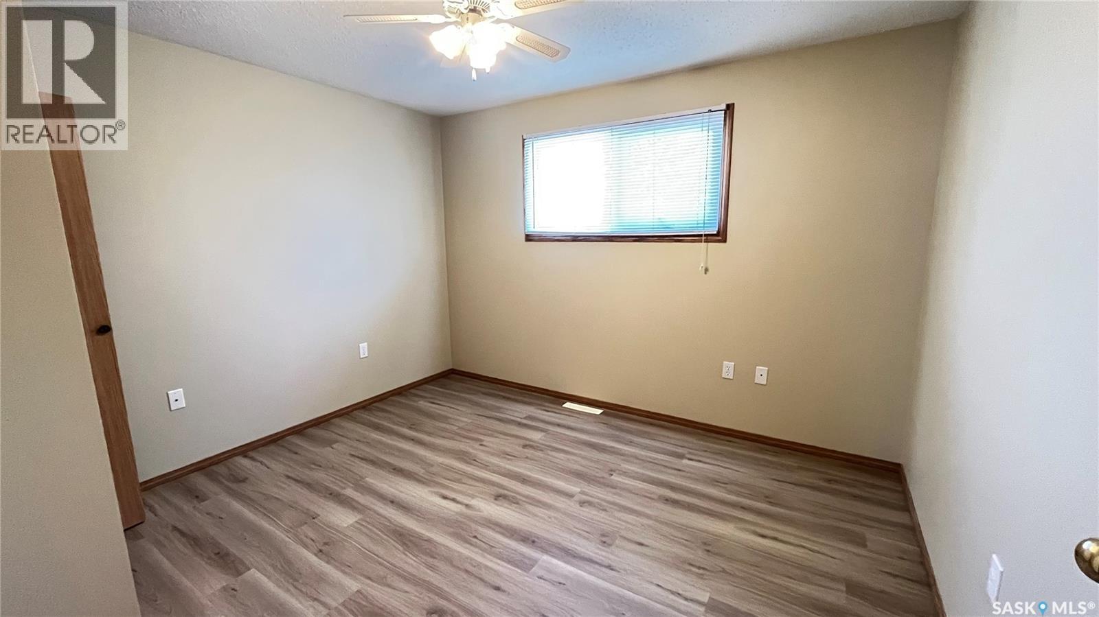 117 Herbert Street, Maple Creek, Saskatchewan  S0N 1N0 - Photo 22 - SK033709