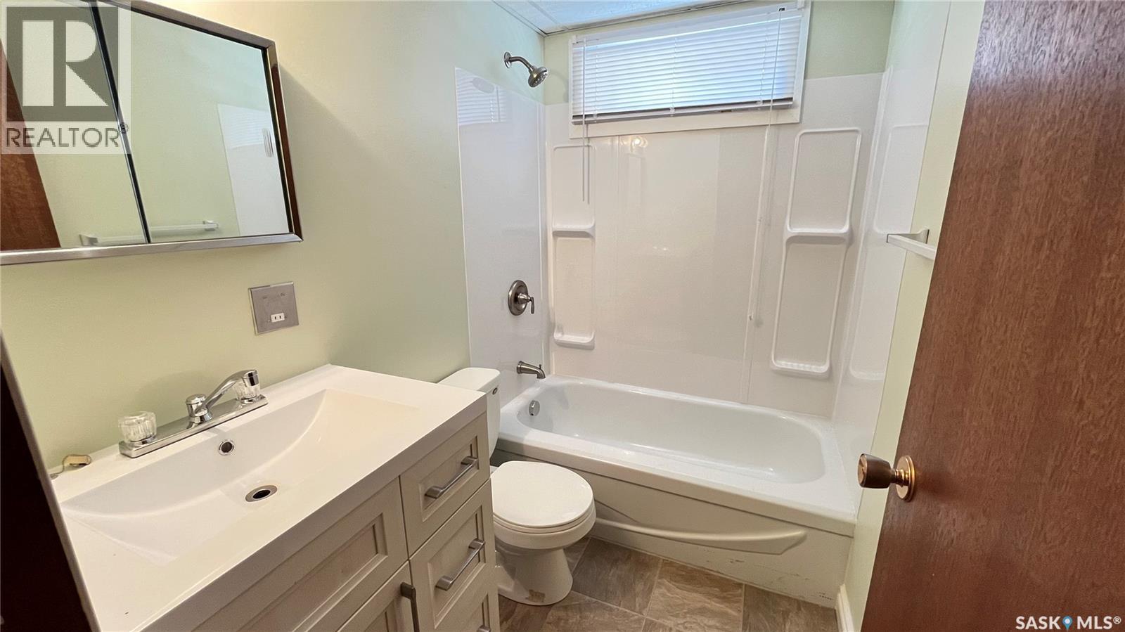 117 Herbert Street, Maple Creek, Saskatchewan  S0N 1N0 - Photo 33 - SK033709